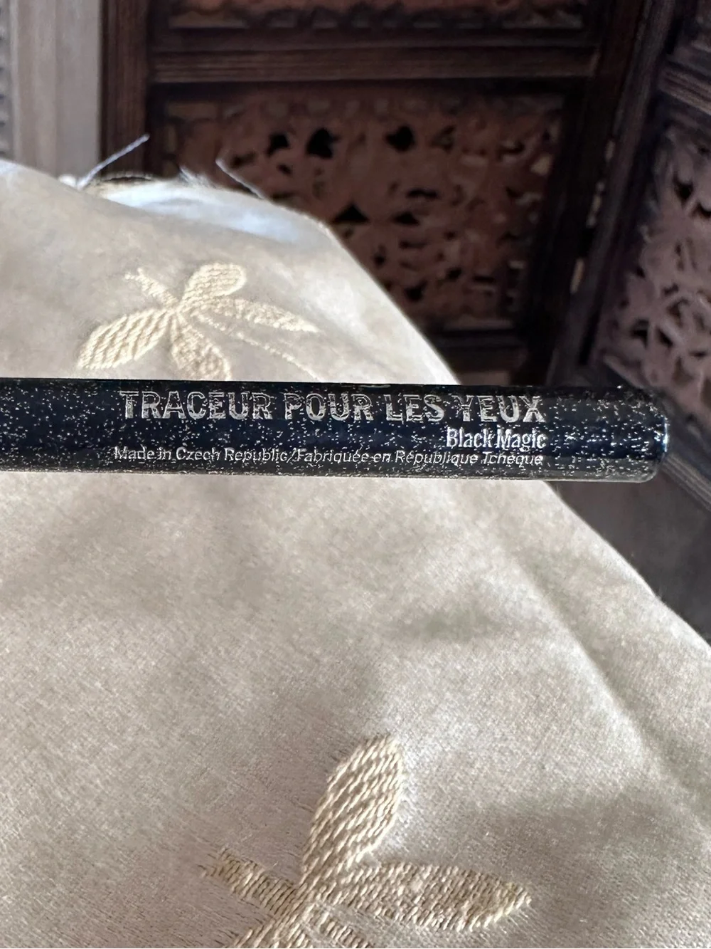 Victoria's Secret Beauty Rush Gilded Glow Eye Liner Pencil In Black Magic.